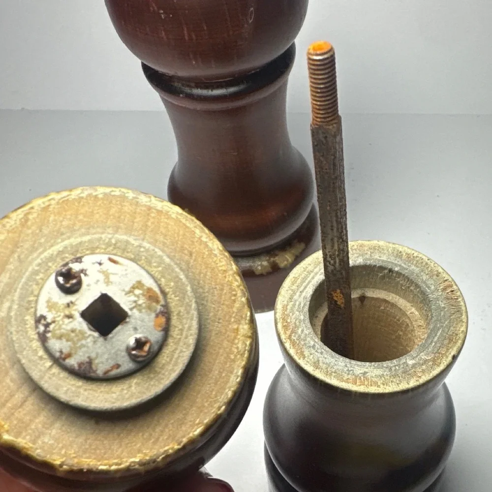 Leeds Engineering Salt Pepper Shaker Set 6in Brown Vintage Wood MCM USA